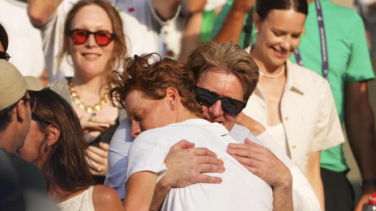 יאניק סינר חוגג עם המשפחה בסיום הזכייה בווימבלדון 2025