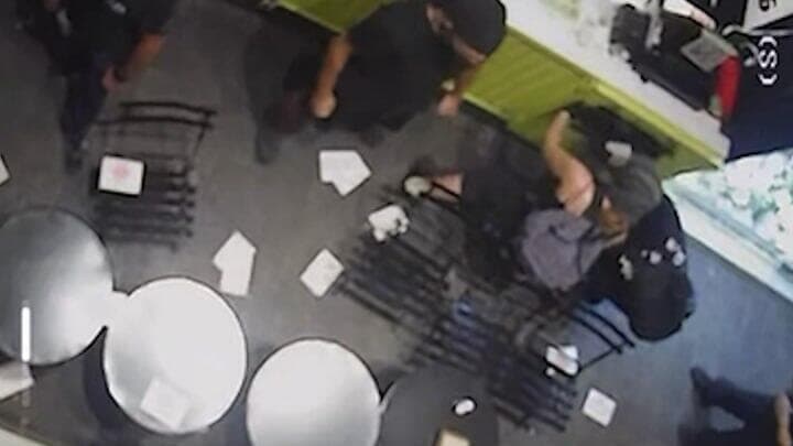 מסעדה ישראלית באתונה הושחתה בידי רעולי פנים באתונה 