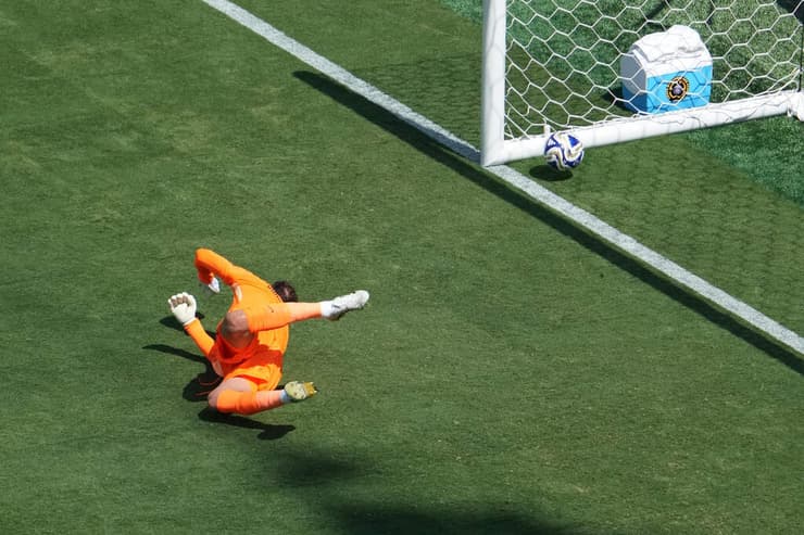 דונארומה נכנע