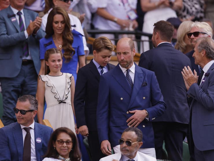 הנסיך וויליאם, הנסיכה קייט והילדים ביציע הכבוד (צילום: REUTERS/Andrew Couldridge) הנסיך וויליאם והנסיכה קייט