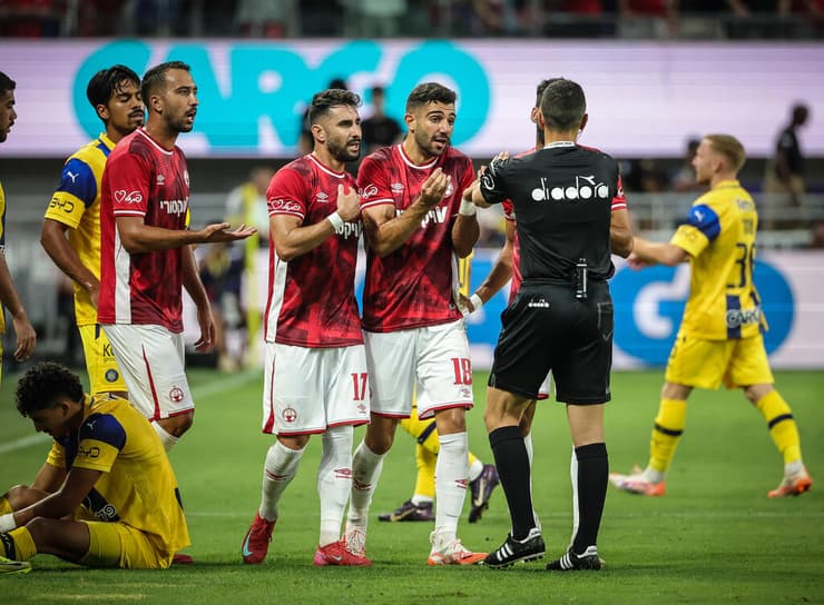 לוי מתחנן לבטל את האדום (צילום: עוז מועלם) רועי לוי מורחק