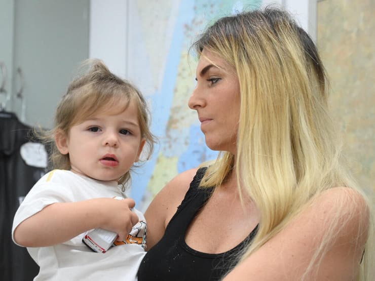 דן אואט שטבע ב בריכה בבית סבתו נפגש עם צוות מד"א שהציל אותו