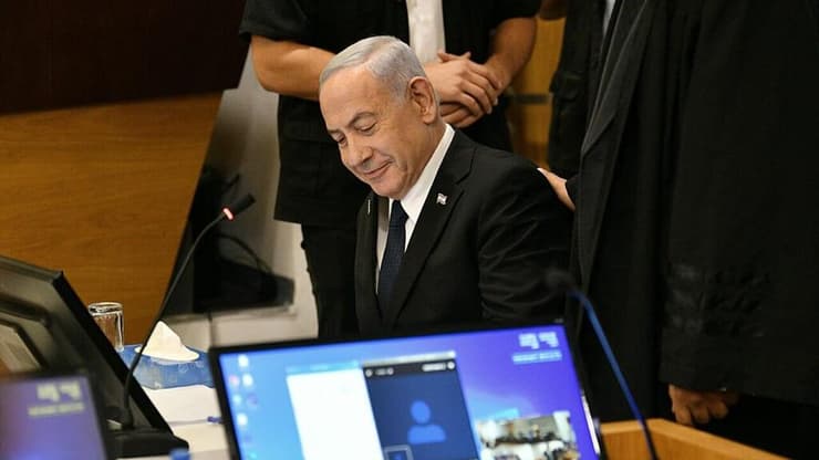 נתניהו נכנס לאולם הדיונים במחוזי