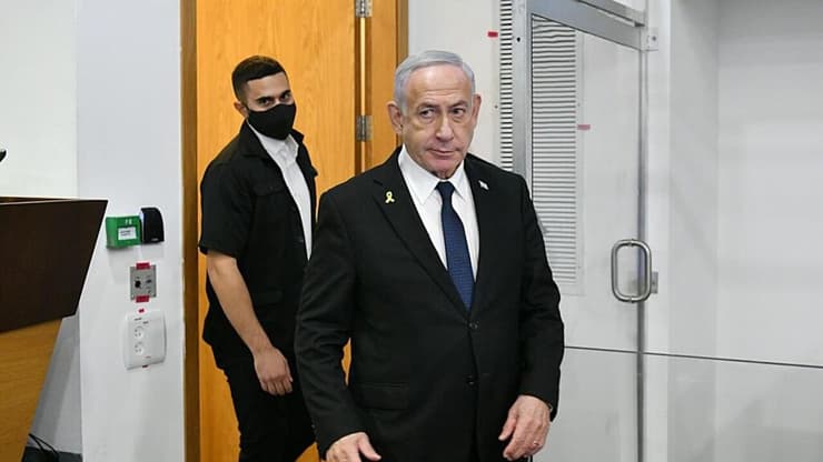 נתניהו נכנס לאולם הדיונים במחוזי