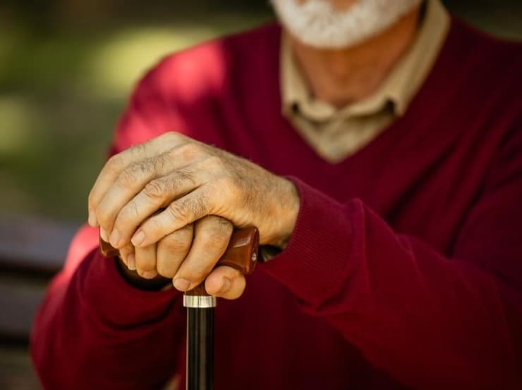 בדידות בגיל השלישי