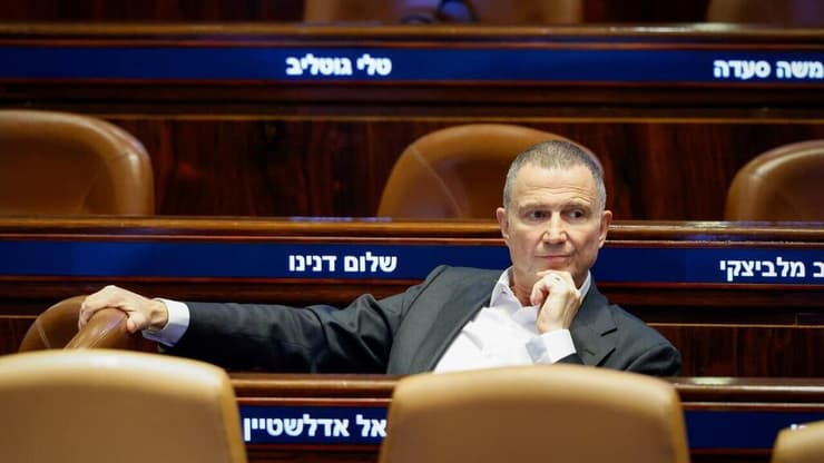 יו"ר ועדת החוץ והביטחון אדלשטיין במליאת הכנסת (צילום: נועם מושקוביץ, דוברות הכנסת ) אדלשטיין במליאת הכנסת