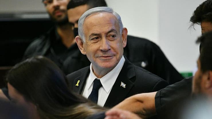 נתניהו נכנס לאולם הדיונים במחוזי