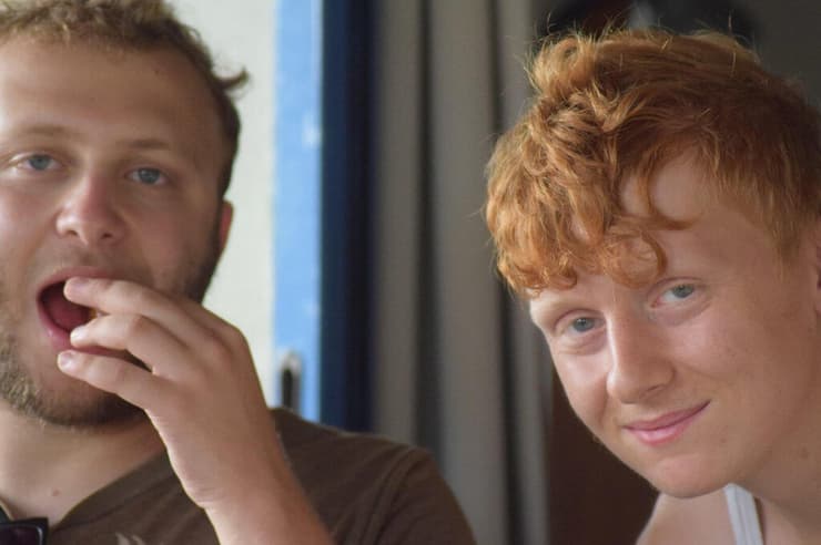 תובל חיים (משמאל) ואחיו יותם חיים ז"ל