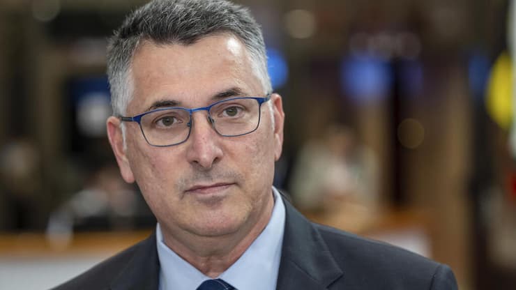 שר החוץ גדעון סער. "עוינות גלויה בשעה קשה" (צילום: AP Photo/Geert Vanden Wijngaert) שר החוץ גדעון סער