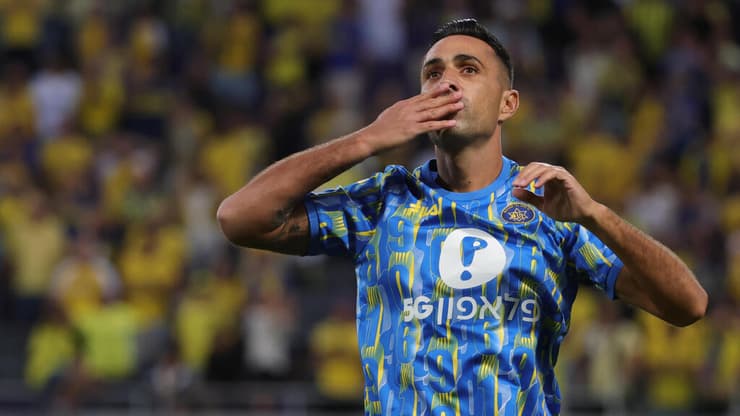 תולה את הנעליים. זהבי (צילום: עוז מועלם) ערן זהבי