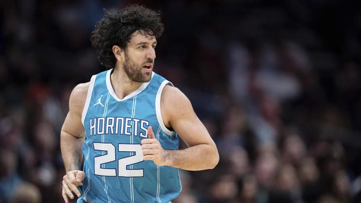 מיציץ' במדי שארלוט בעונה שעברה