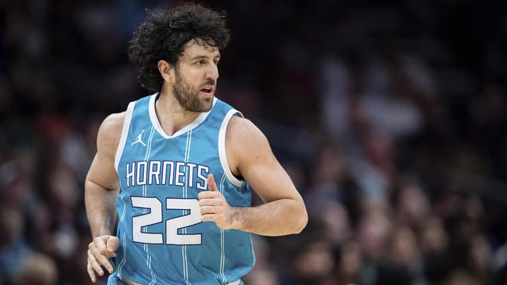 מיציץ' במדי שארלוט בעונה שעברה