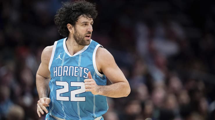 מיציץ' במדי שארלוט בעונה שעברה