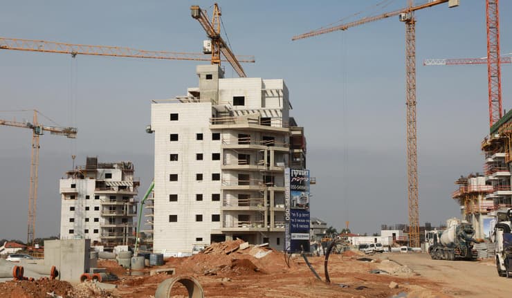 אתר בנייה (צילום: דנה קופל) אתר בנייה בראשון לציון