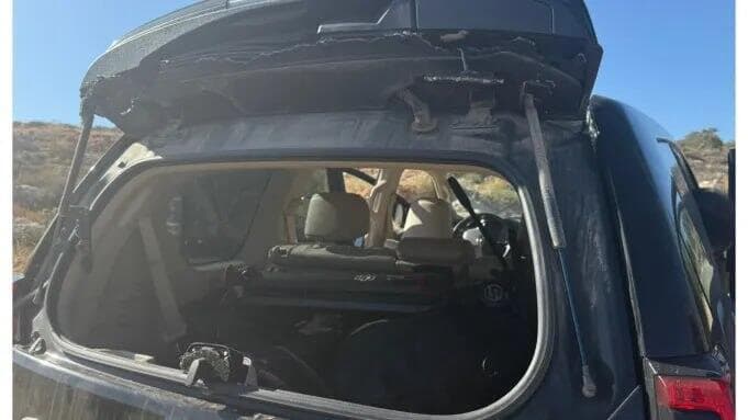 מכוניתו של עיתונאי CNN שהותקף באזור רמאללה ( צילום: מתוך X) מכוניתו של עיתונאי CNN שהותקף באזור רמאללה