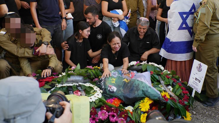 אימו של שהם ז"ל בהלווייתו