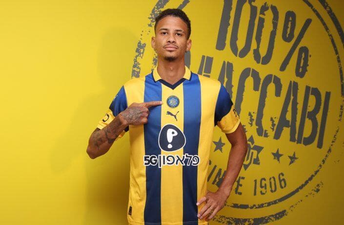 הייטור לאחר החתימה (צילום באדיבות מכבי ת"א) הייטור