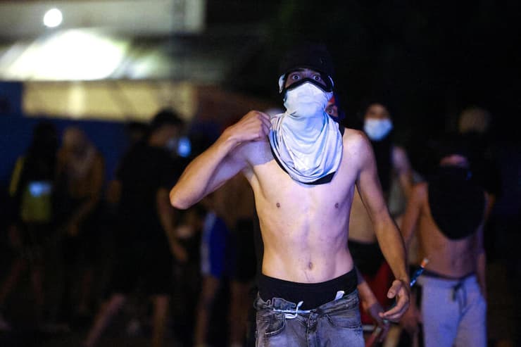 צילום: רויטרס/REUTERS/Violeta Santos Moura ספרד מהומות בעיירה טורה פאצ'קו עימותים בין מהגרים מרוקאים לפעילי ימין קיצוני