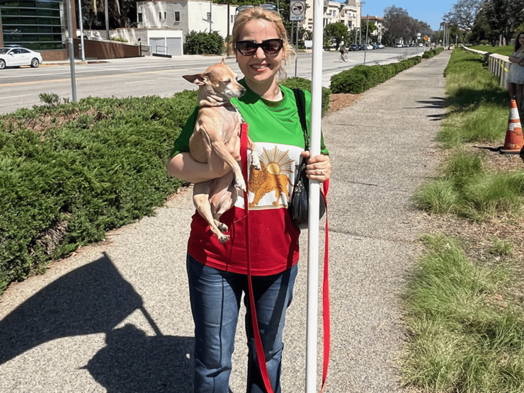 מנאז דוסטי והכלבה לוסי