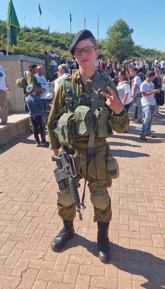 הותיר אחריו זוג הורים, אח ואחות. סמל יולי פקטור ז"ל (צילום: באדיבות המשפחה) סמל יולי פקטור ז"ל