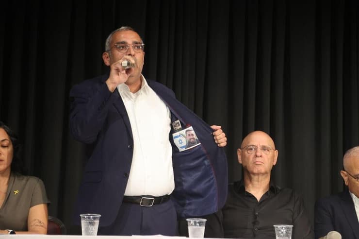 "השינוי הגדול יגיע מלמטה". מסיבת עיתונאים בקריאה לסיום המלחמה (צילום: מוטי קמחי) מסיבת עיתונאים בקריאה לסיום המלחמה