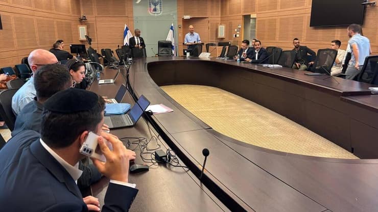 ועדת הכספים הבוקר, רגע לפני שהישיבה בוטלה ועדת הכספים, הבוקר