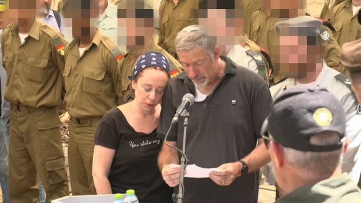 הוריו של שלמה יקיר שרם. "תן לנו את הכוחות להמשיך" הלווייתו של סמל שלמה יקיר שרם ז"ל בכפר עציון