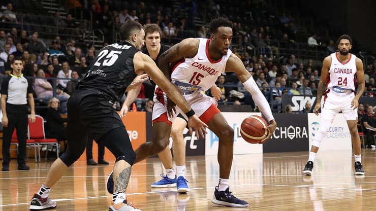 אושיי בריסט במדי קנדה (צילום: Mark Metcalfe/Getty Images) אושיי בריסט