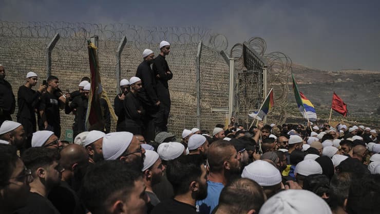 דרוזים חוצים לתוך גבול סוריה