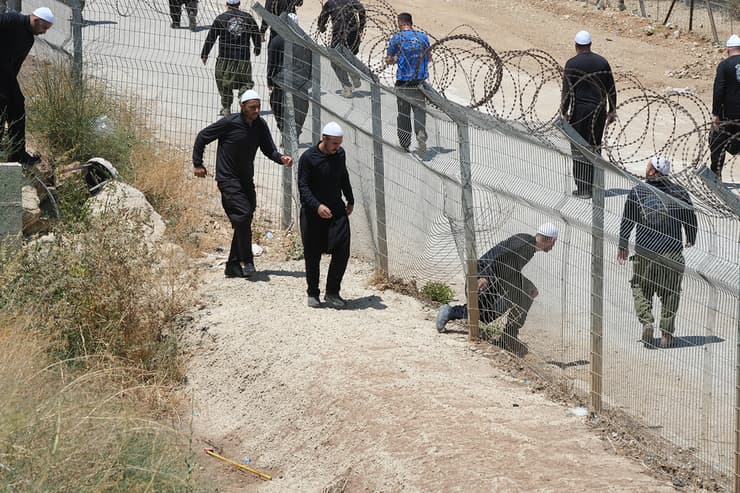 דרוזים חוצים לתוך גבול סוריה