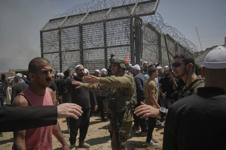 דרוזים חוצים לתוך גבול סוריה