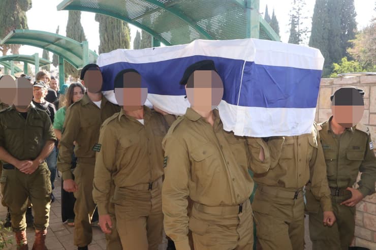 "עשה את המסלול שלי, אחד לאחד" (צילום: מוטי קמחי) הלווייתו של סמל יולי פקטור ז"ל