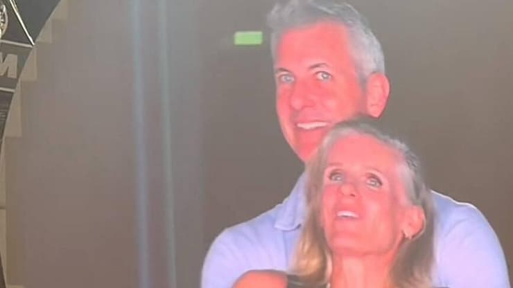 הזוג בהופעת קולדפליי בבוסטון (מתוך instaagraace בטיקטוק) הזוג בהופעת קולדפליי בבוסטון