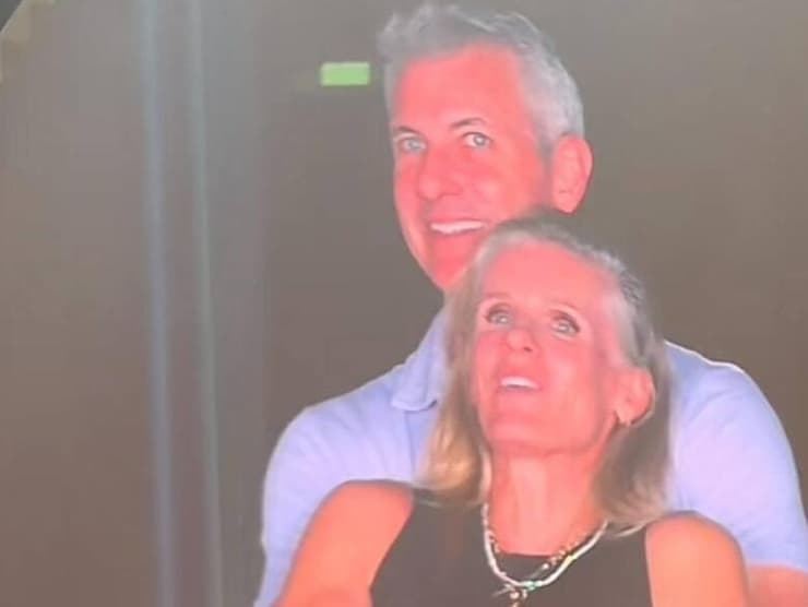 הזוג בהופעת קולדפליי בבוסטון