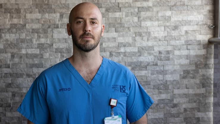 "אני תורם את חלקי לצבא ולמדינה מתוך מסירות מוחלטת ומחויבות עליונה". ד"ר דור רובינשטיין (צילום: עוז מועלם) ד"ר דור רובינשטיין