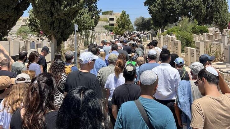 הלווייתו של ארז חלפון ז"ל