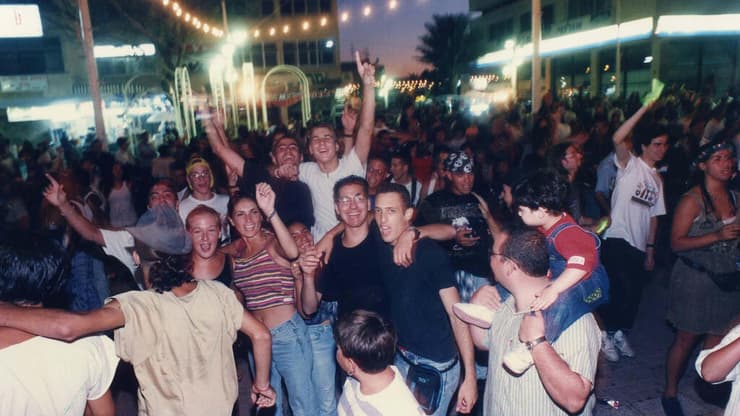 קהל בפסטיבל ערד, יולי 1995, יום לפני האסון