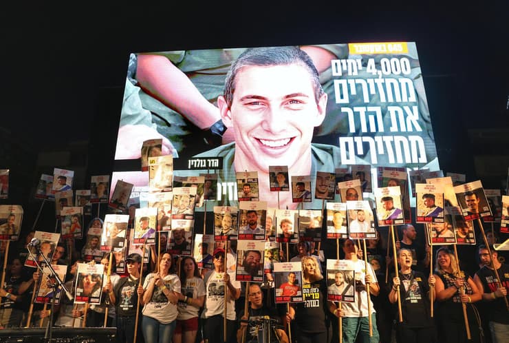 הספיק להתארס לבת זוגו, ולצייר את ההזמנה לחתונה (צילום: דנה קופל) 4,000 יום בלי הדר גולדין ז"ל