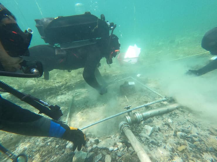 מלאכת הצוות הארכאולוגי בעומק אגם אוחריד באלבניה