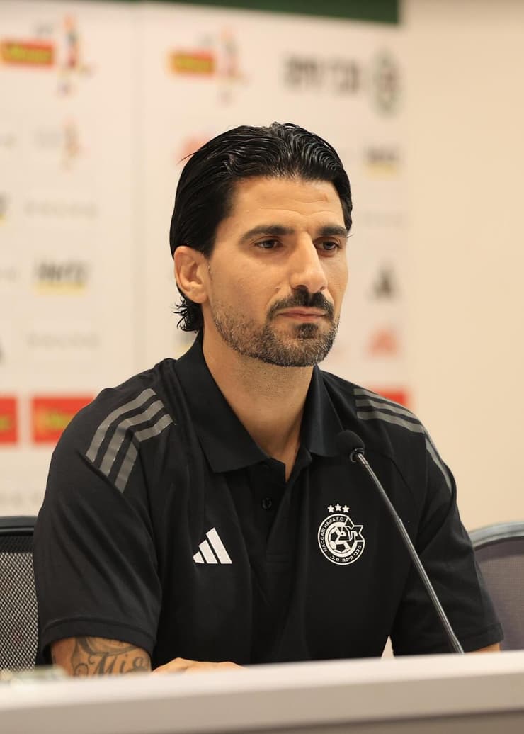 חילוקי דעות בינו לבין המאמן. ליאור רפאלוב (צילום: אלעד גרשגורן) הצגת דייגו פלורס ליאור רפאלוב