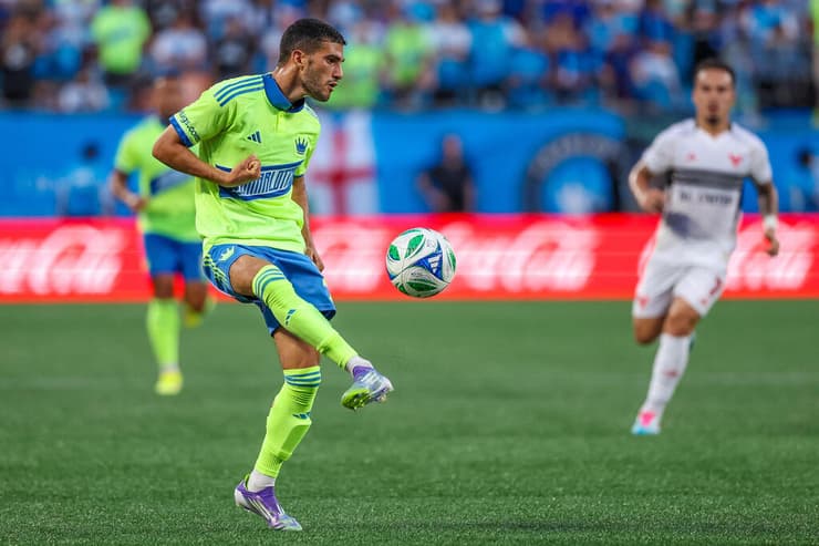 ליאל עבדה נגד די.סי יונייטד