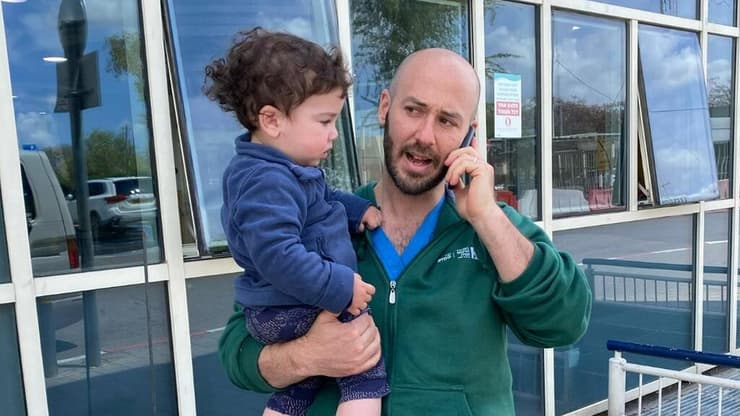 ד"ר דור רובינשטיין בתפקידו כרופא – וכאבא (צילום: באדיבות דוברות קפלן) ד"ר דור רובינשטיין