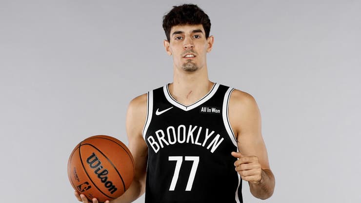 מתרגל לחיים כשחקן NBA. בן שרף (צילום: Harry How / GETTY IMAGES NORTH AMERICA / AFP) בן שרף