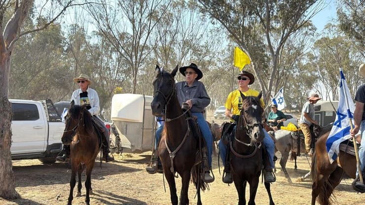 עצרת רכיבה על סוסים בניר עוז, לזכרו של החטוף אליהו (צ'רצ'יל) מרגלית ז"ל