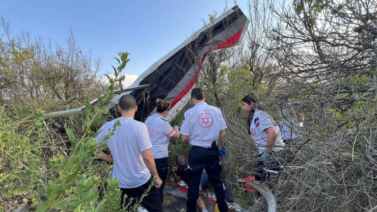 זירת ההתרסקות של גבר מצנח רחיפה ממונע, סמוך לנתניה 