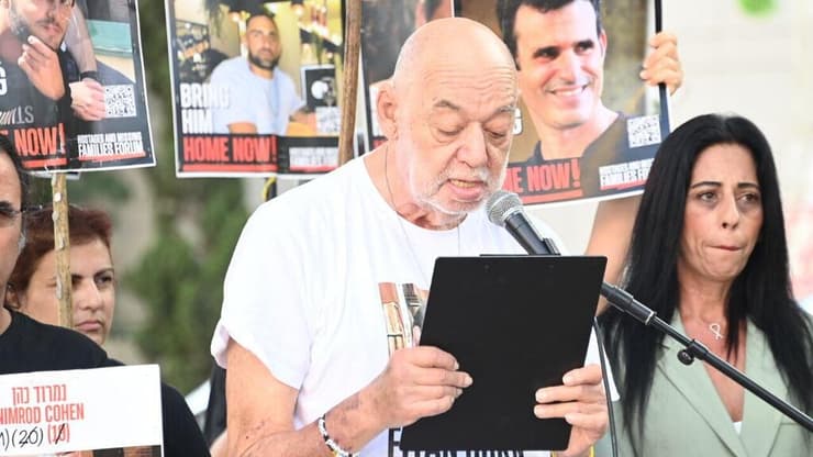 איציק הורן בהצהרת משפחות החטופים בשער בגין