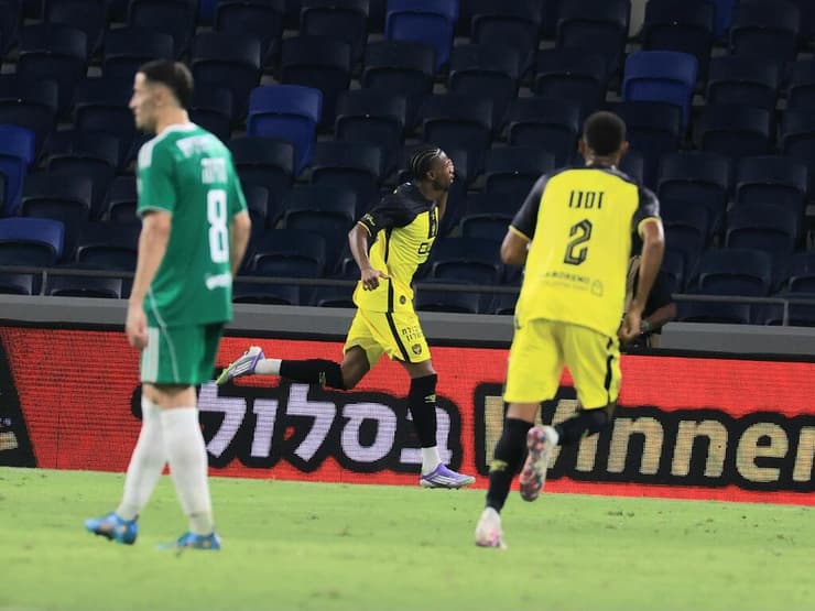 שחקני בית"ר חוגגים