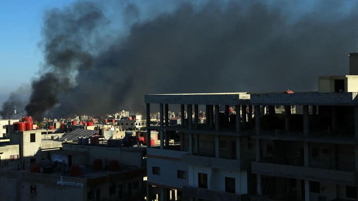 עשן בא-סווידא, חודש יולי (צילום: Shadi AL-DUBAISI / AFP) עימותים באזור א-סווידא בסוריה