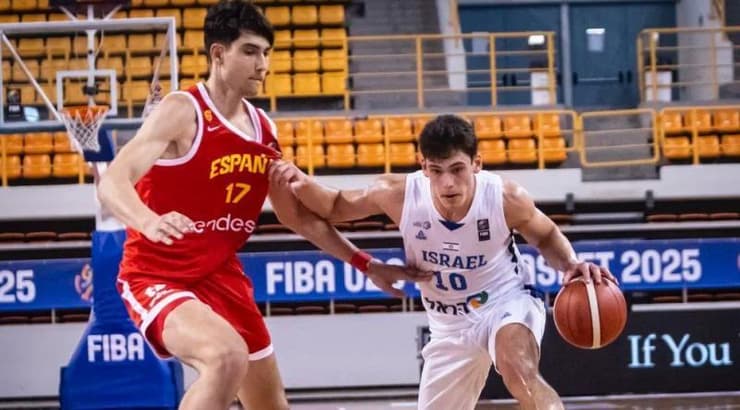 עומר מאייר בפעולה