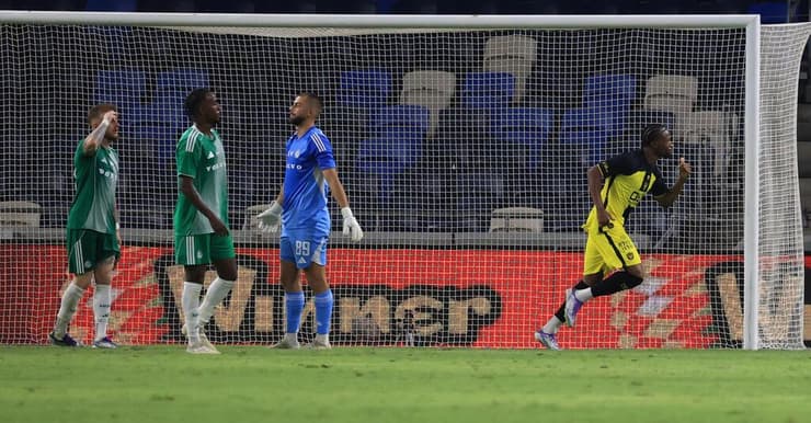 שחקני בית"ר חוגגים